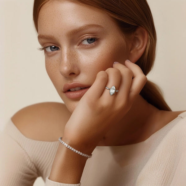 Carré de Luxe Collection D-E VS+ Marquise Diamond Prong Ring