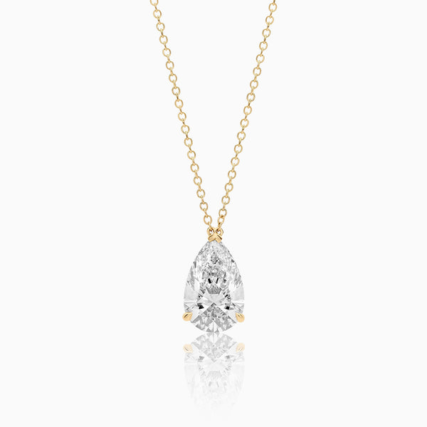 Carré de Luxe Collection D-E VS+ Pear Diamond Prong Necklace