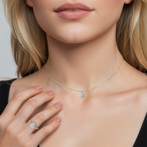 Carré de Luxe Collection D-E VS+ Pear Diamond Prong Necklace