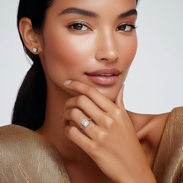 Carré de Luxe Collection D-E VS+ Round Diamond Bezel Earrings