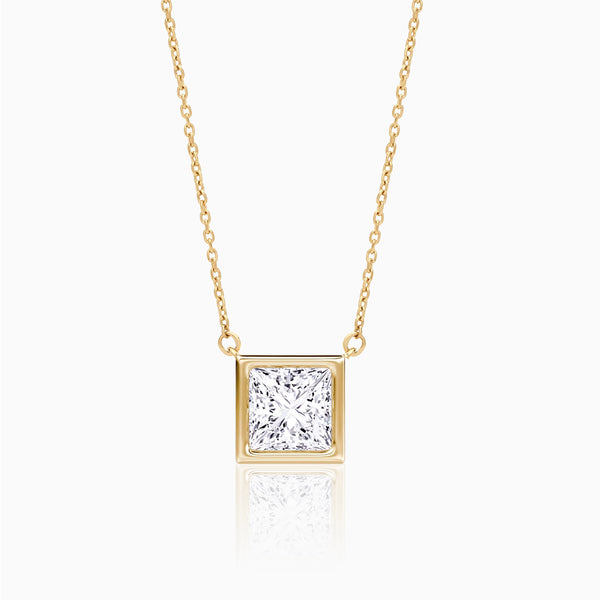 Carré de Luxe Collection D-E VS+ Princess Diamond Bezel Necklace