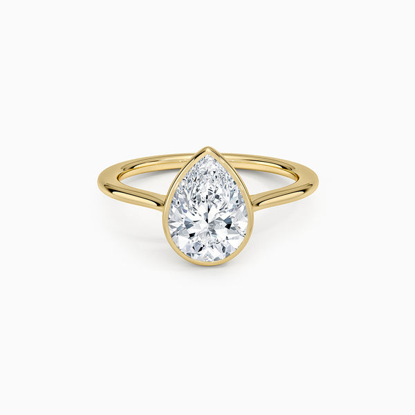 Carré de Luxe Collection D-E VS+ Pear Diamond Bezel Ring
