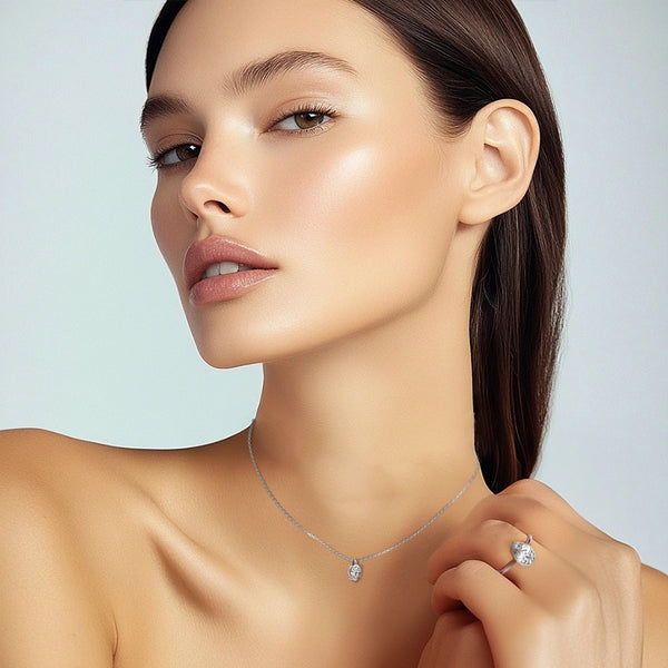 Carré de Luxe Collection D-E VS+ Oval Diamond Solitaire Necklace